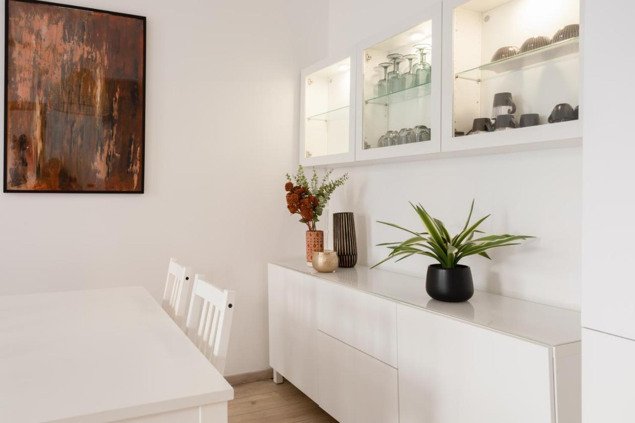 Xenia Apartments - Enjoy Porta Venezia In Modern Apt- 10 Min From Duomo Milan Bagian luar foto
