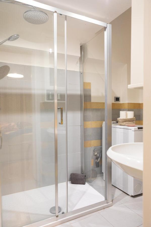 Xenia Apartments - Enjoy Porta Venezia In Modern Apt- 10 Min From Duomo Milan Bagian luar foto
