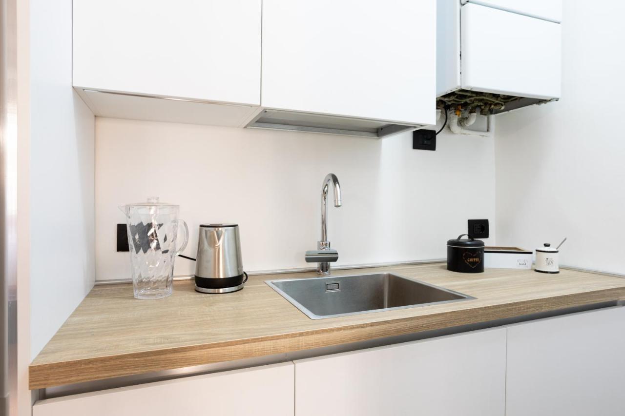 Xenia Apartments - Enjoy Porta Venezia In Modern Apt- 10 Min From Duomo Milan Bagian luar foto