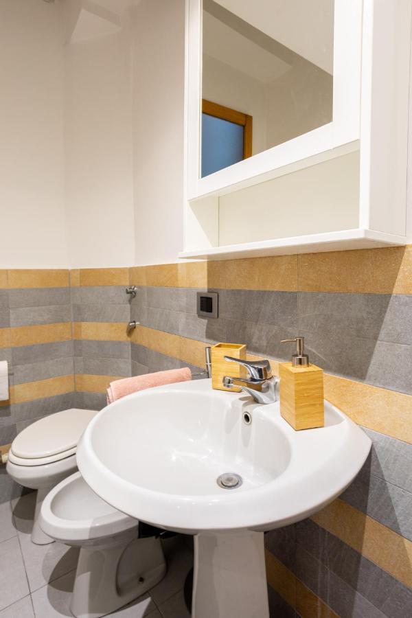 Xenia Apartments - Enjoy Porta Venezia In Modern Apt- 10 Min From Duomo Milan Bagian luar foto